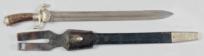 ALLEMAGNE, FRANCE, ITALIE Long et fort couteau de chasse allemand. Poignée en bois...