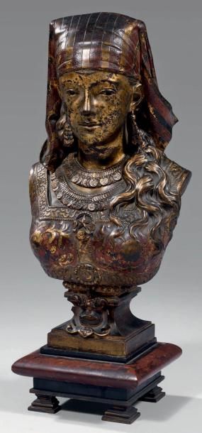 Zacharie RIMBEZ (XIXe-XXe siècle) Cléopâtre Buste en bronze patiné, doré et laqué....
