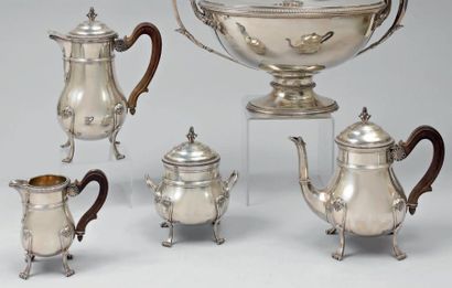 null Service à thé-café quatre pièces en argent quadripode de style Louis XV, les...