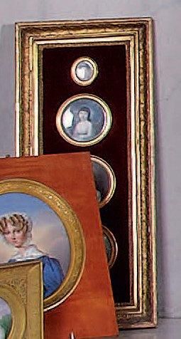 École FRANÇAISE du XVIIIe siècle Quatre miniatures sur un même montage: Portrait...
