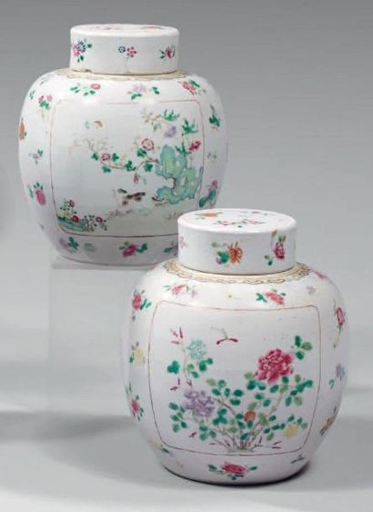  Paire de pots à gingembre en porcelaine de Chine ornée de fleurs en émaux polychrome....