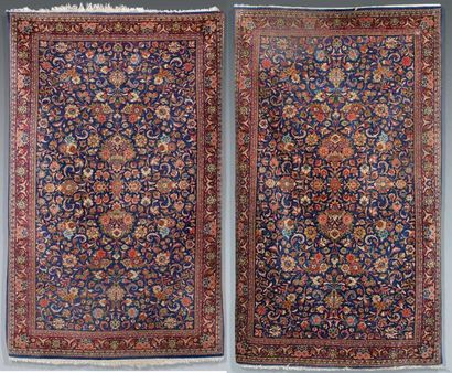 Paire de tapis persans Tebriz à décor polychrome...