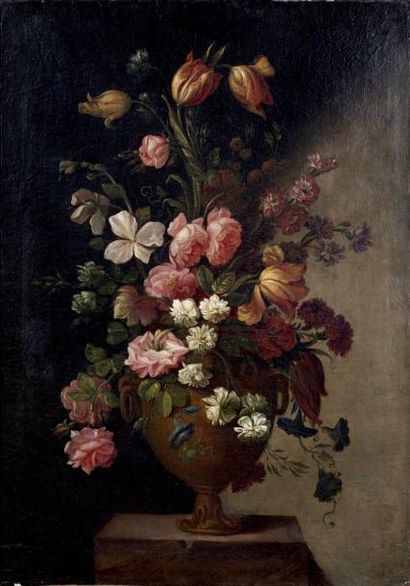 École Française du XIXe siècle Bouquet de fleurs dans un vase posé sur un entablement...