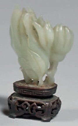 null Citron digité dans son feuillage en néphrite céladon. Chine, XIXe siècle. Hauteur:...