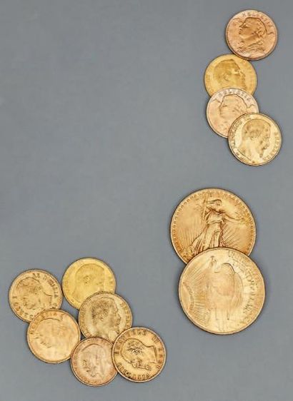 null Lot de pièces en or: deux pièces de 20 dollars US; vingt-six pièces de 20 F...