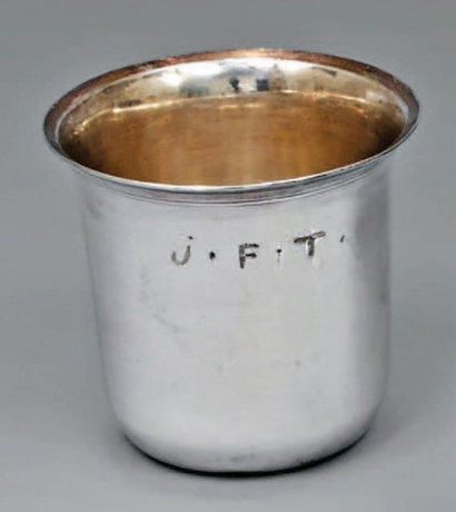 null Gobelet dit "curon" en argent uni chiffré JFT. 1798-1809. Hauteur: 6,1 cm Poids:...