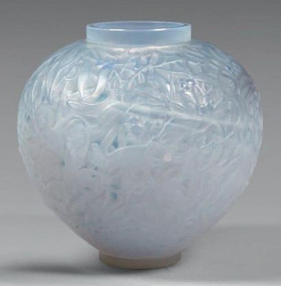 RENE LALIQUE (1860-1945) Vase "Druide". Épreuve de tirage industriel réalisé en verre...