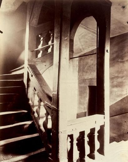 Eugène Atget (1857-1927) Escalier du vieux Paris. Tirage albuminé d'après négatif...