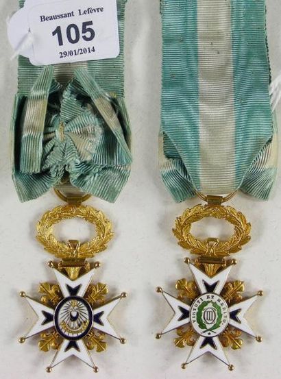 Espagne Ordre de Charles III, croix de chevalier légèrement réduite en or et émail,...