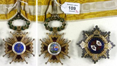 Espagne Lot de deux: ordre d'Isabelle la Catholique, fondé en 1815, une croix de...