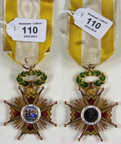 Espagne Ordre d'Isabelle la Catholique, croix de chevalier en or et émail, long ruban....