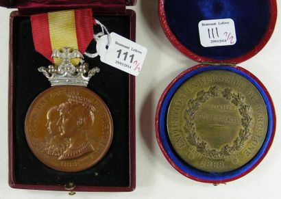 Espagne Exposition universelle de Barcelone de 1888, lot de deux: une médaille portable...