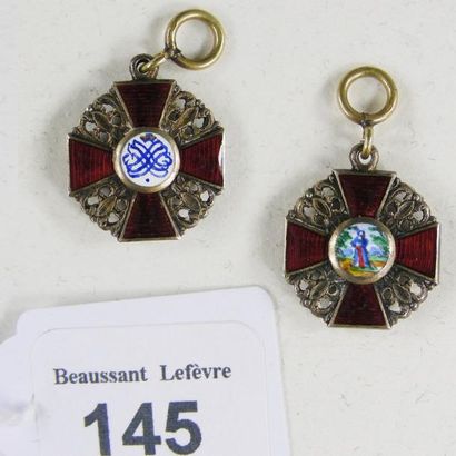 RUSSIE Ordre de Sainte-Anne, croix miniature en vermeil et émail, centres en émail...