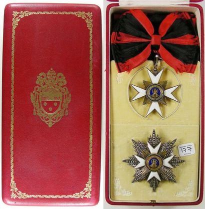 VATICAN Ordre de Saint-Silvestre, fondé en 1846, remanié en 1905, ensemble de grandcroix...