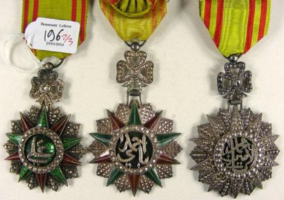 TUNISIE Ordre du Nichan al Iftikhar, lot de trois étoiles de fabrication française:...