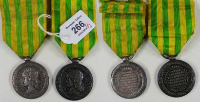 Lot de deux médailles du Tonkin 1883-1885,...