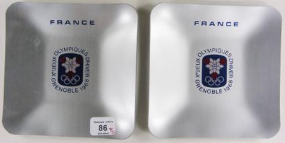 null Grenoble 1968, Xe Jeux Olympiques d'hiver, deux vide-poches (cendriers) de l'équipe...