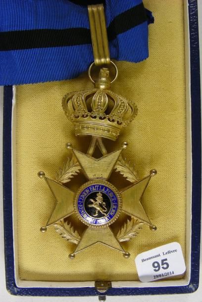 BELGIQUE Ordre de Léopold II, fondé en 1900, croix de commandeur du modèle à légende...