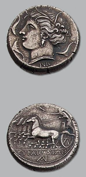 null SYRACUSE (317-289 av. J.-C.) Tétradrachme. 16,65 g. Tête de Perséphone à gauche,...