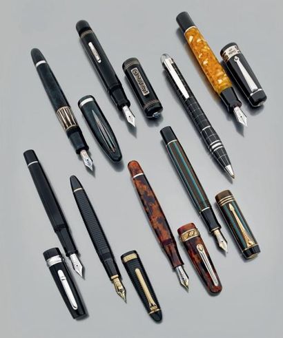 null Collection de stylos: A - Stylo encre en composition noire et argent, le capuchon...