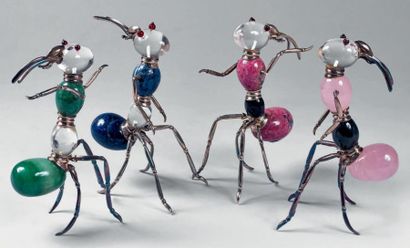 null Lot de quatre figurines représentant des fourmis partiellement articulées et...
