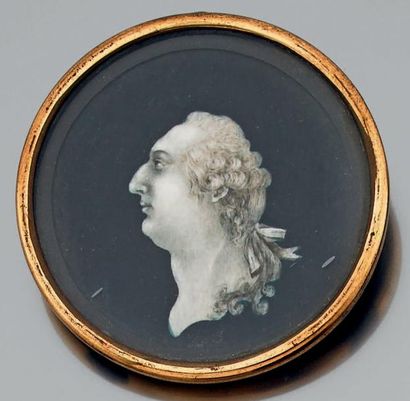 null Miniature ronde peinte en grisaille: profil supposé du roi Louis XVI. Dans un...
