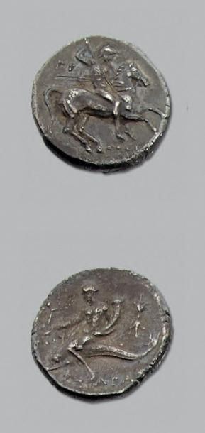 ITALIE CALABRE Tarente (281-282 av. J.-C.) Didrachme. 6,39 g. Taras nu, chevauchant...
