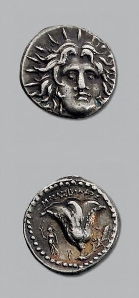 null RHODES Didrachme (250-230 av. J.-C.). 6,65 g. Tête d'Hélios de face. R/ Rose...
