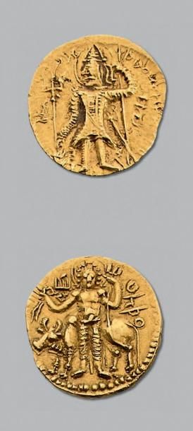 null Vasu et Chlu (260-300) Statère d'or. 7,84 g. Le roi en pied tenant une bannière...