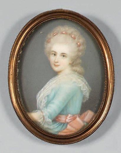 École Française du XIXe siècle Portrait de femme portant des fleurs dans les cheveux...