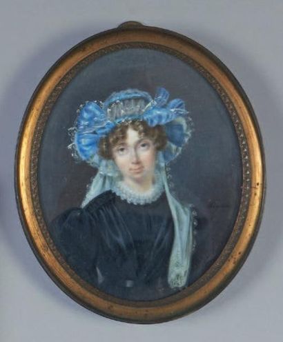 E. BIGARNE Portrait de femme au chapeau bleu Miniature signée à droite. 8,7 x 7,7...