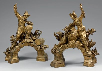 null Paire de chenets en bronze doré ornés d'un couple de chinois musiciens sur des...