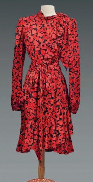 Yves Saint-Laurent Haute couture, n°5?73? Robe en soie façonnée imprimée de motifs...