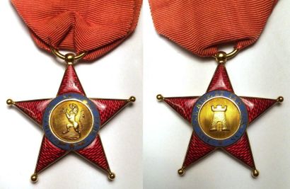 null Ordre royal d'Espagne, fondé en 1808, étoile de chevalier en or à cinq pointes...
