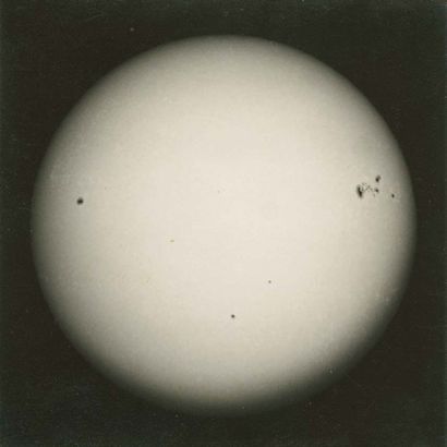 ANONYME «Photographie du Soleil le 20 janvier 1937 à 11 h 02 mn, prise à l'Observatoire...