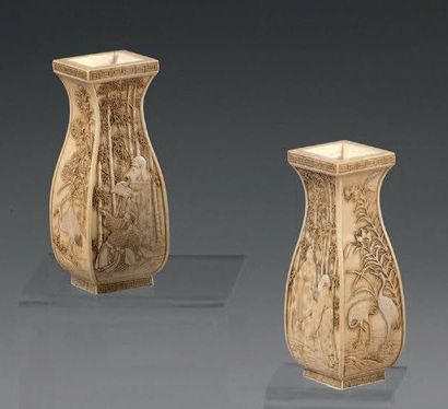 Paire de petits vases rectangulaires en ivoire...