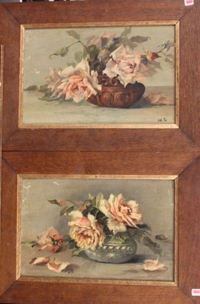 null Ecole française du XXème siècle :
"Vases de fleurs".
Deux huiles sur toile faisant...