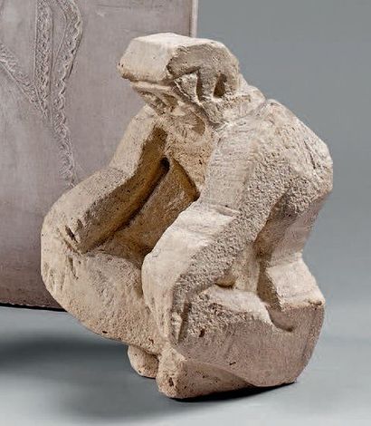 Auguste CHABAUD (1882-1955) Homme assis, pieds croisés Plâtre patiné. Hauteur: 20...