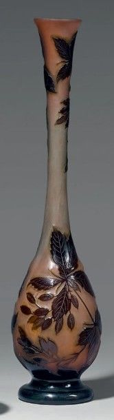 Émile GALLÉ (1846-1904) Vase soliore sur piédouche. Épreuve de tirage industriel...