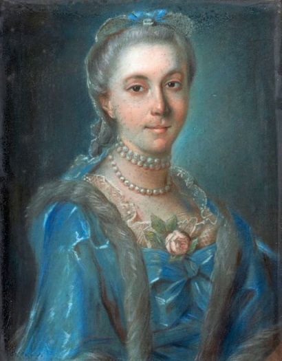 École FRANÇAISE du XVIIIe siècle Portrait de femme en robe bleue au collier de perles...