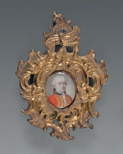 École FRANÇAISE du XVIIIe siècle Portrait d'homme à la veste rouge Miniature sur...