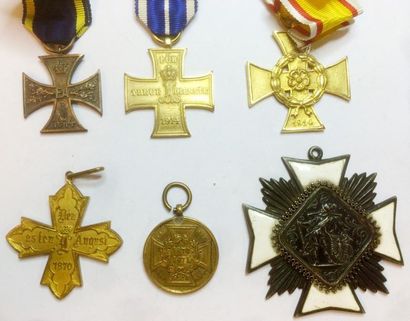 Allemagne Lot de six médailles: Bavière, croix des services sanitaires 1914 en bronze...