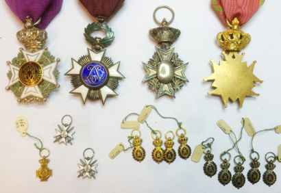 BELGIQUE Lot de quatre: ordre de Léopold, fondé en 1832, une croix de chevalier à...