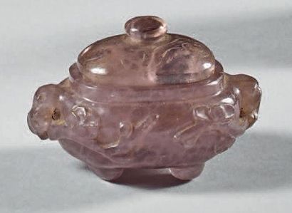 CHINE - XIXe siècle 
Petit brûle-parfum tripode de forme ovale en améthyste à décor...