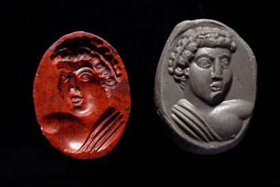 null Intaille gravée d'un buste d'éphèbe de ¾.
Jaspe rouge.
Art romain, IIe siècle.
Hauteur:...