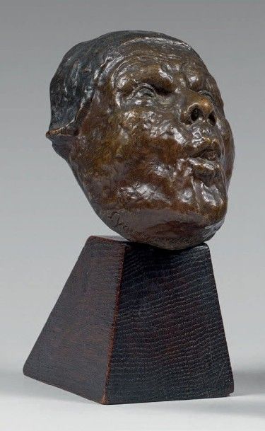 Serge YOURIEVITCH (1876-1969) 
Tête d'homme, 1920
Épreuve en bronze patiné, signée.
Hauteur...
