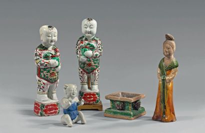CHINE Deux personnages Ho Ho sur socle à décor polychrome.
XVIIIe siècle.
Époque...