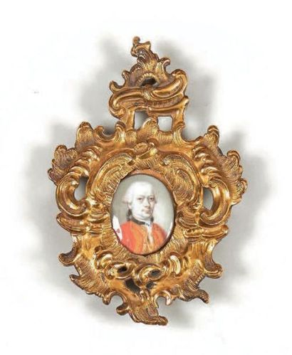 École FRANÇAISE du XVIIIe siècle 
Portrait d'homme à la veste rouge
Miniature sur...