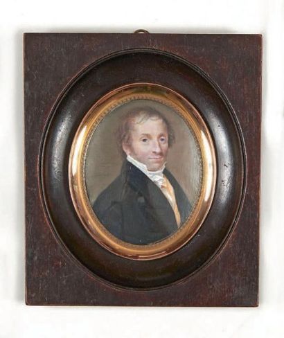 École Française du XIXe siècle 
Portrait d'homme
Miniature sur ivoire 7,5 x 5,8 cm,...