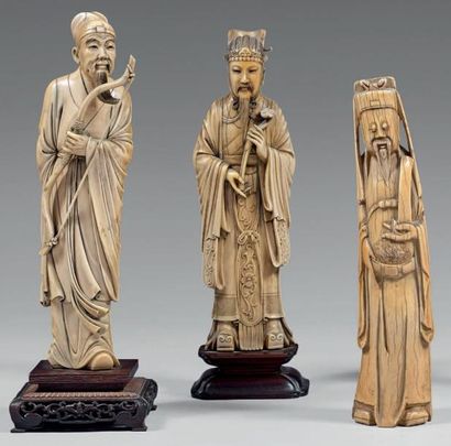 null Trois statuettes en ivoire, immortel debout avec un sceptre ruyi,
Guanyin debout...
